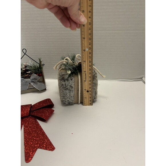 3 Piece Christmas Decor Lot - Picture 2 of 7